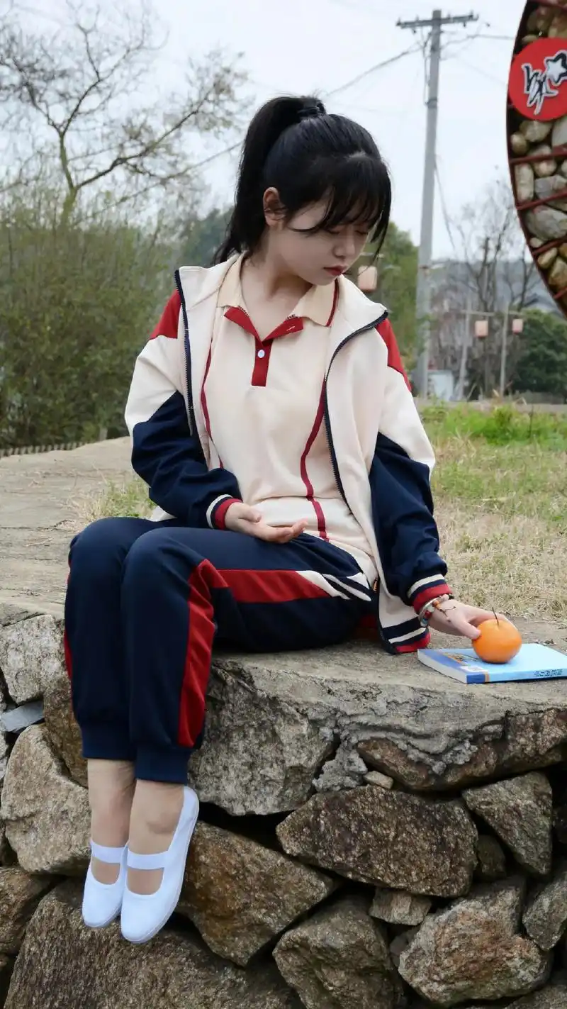 女生的脚 #肉丝 #校园风 白一带布鞋呀 - 抖音