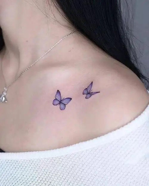 女生锁骨处的小清新纹身图案