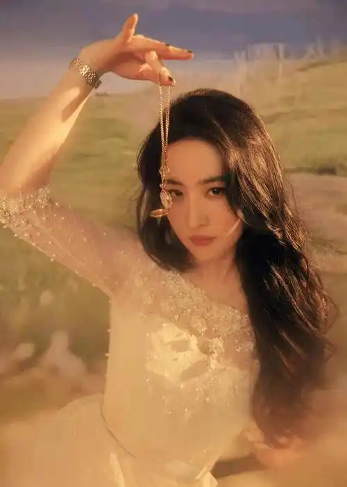 刘亦菲高调出席活动!