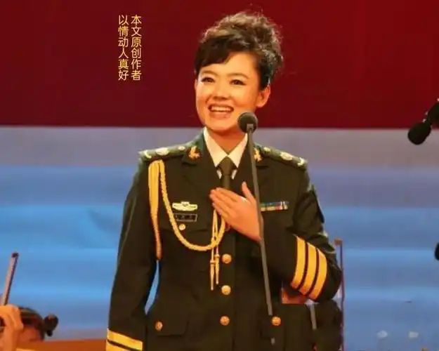 她9岁为电视剧唱主题歌12岁当央视主持人15岁在部队立3等功今怎样