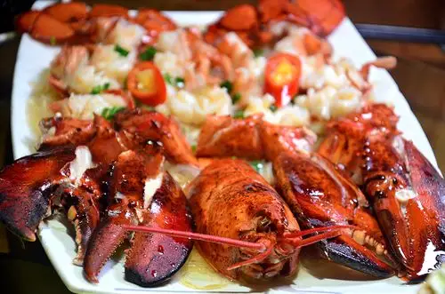 这家海鲜大排档主打两大厦门特色菜,每天晚上九点多还好多人排队