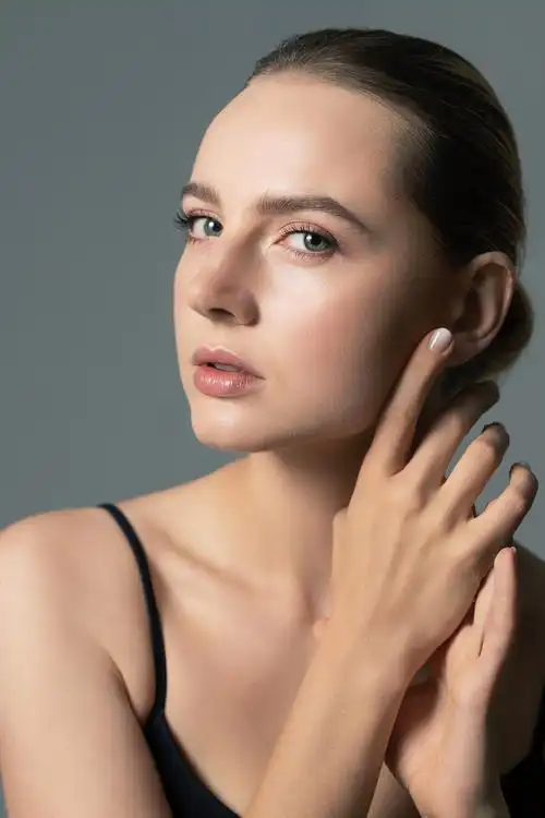 棚拍东欧美女化妆师 2