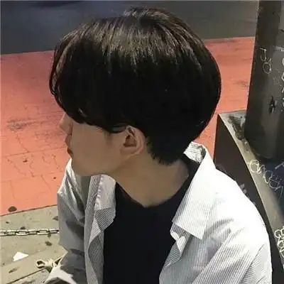 帅气男生戴眼镜侧脸头像 你让我想起来就觉得心里温暖