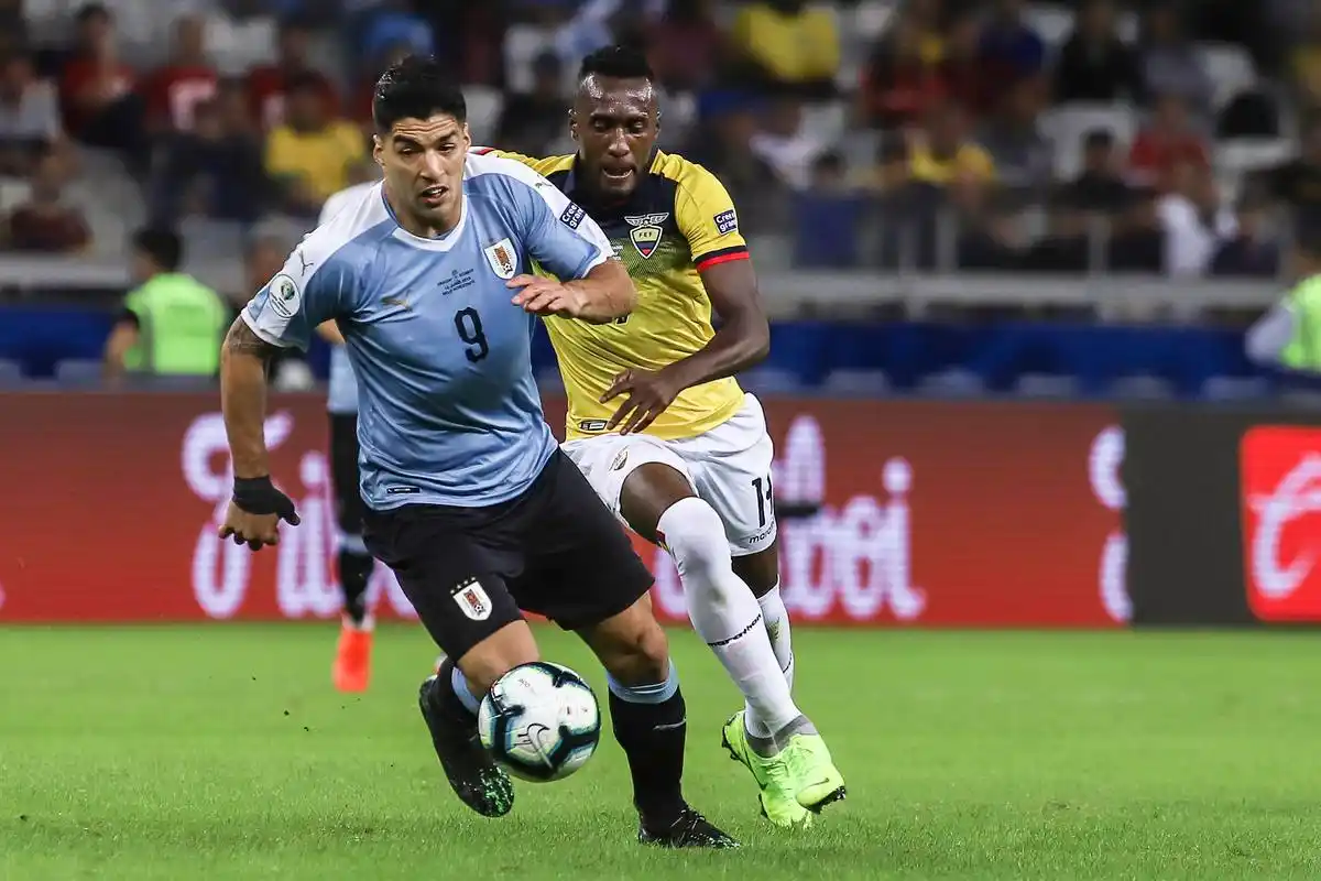 足球——美洲杯:乌拉圭队胜厄瓜多尔队