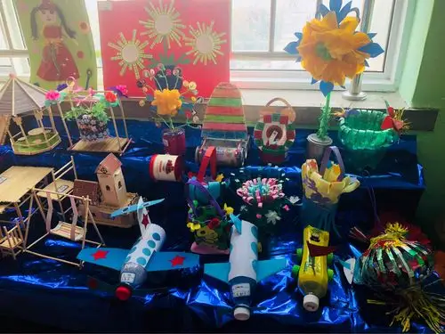 写美篇  王河镇中心幼儿园本次手工作品展主要以废旧物品制作为主,我