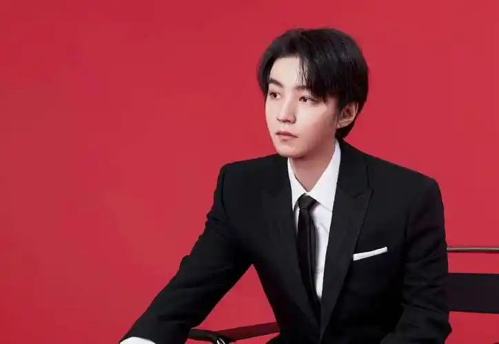 众星高考分数曝光:周笔畅681,杨幂583,王俊凯438,周冬雨垫底_明星