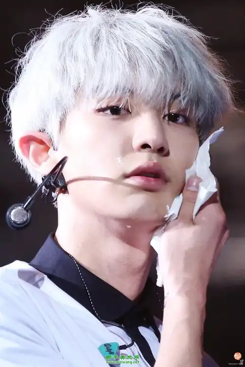 朴灿烈是整容的吗 朴灿烈整容前照片曝光_明星资料_西子美发网