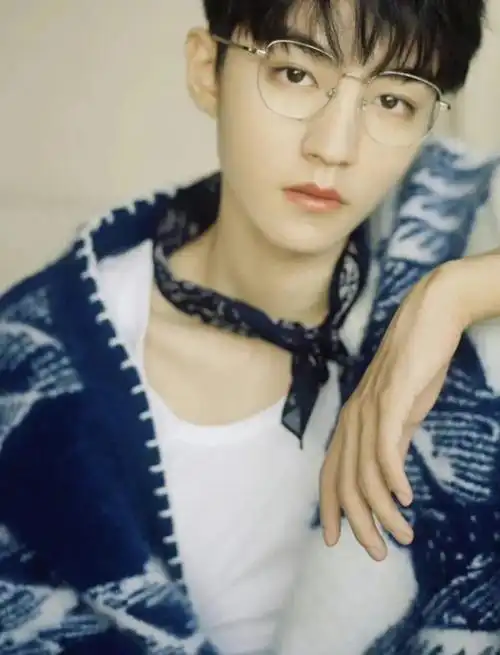 王俊凯绝美锁骨照女友粉冲哇