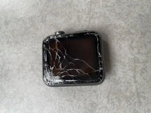 我的初代apple watch屏幕碎了,回想当年  我的第   代 apple watch 摔