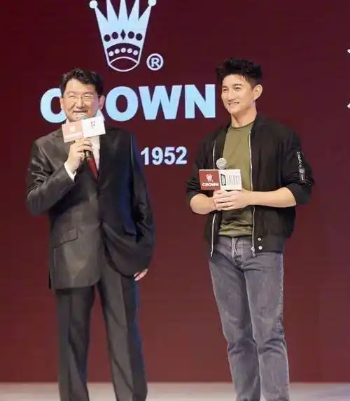 原创原创50岁吴奇隆胖到不敢承认浮肿的脸庞和灰色的太阳穴谁会认得它