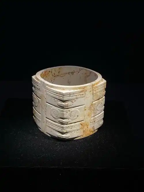 良渚博物院的一件玉琮王