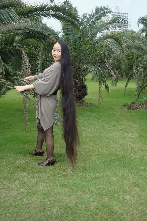 中国长发网 长发图片 奇丽超长发 >> 正文点击下载原尺寸图片:  http