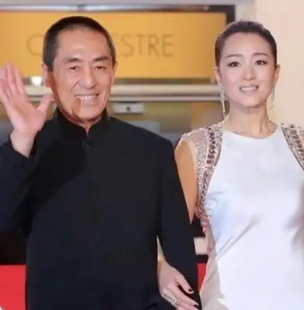 离婚后的巩俐,曾和张震因戏生情走到一起.