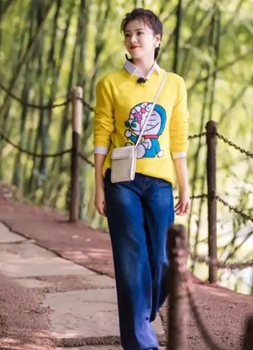 刘涛这是吃了保鲜剂?45岁娇嫩似少女,穿衣打扮优雅大方