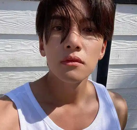 池昌旭坚决地表示谈恋爱绝对不公开,这誓言至今有效.