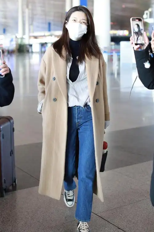 超养生江疏影红毯穿秋裤机场都保温杯不离手