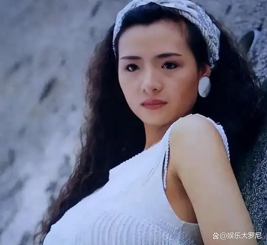 以异样的目光审视自己,工作的高强度和内心的压力令她几乎喘不过气来