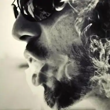 大叔男头像成熟抽烟 图文(成熟沧桑大叔男人抽烟头像)