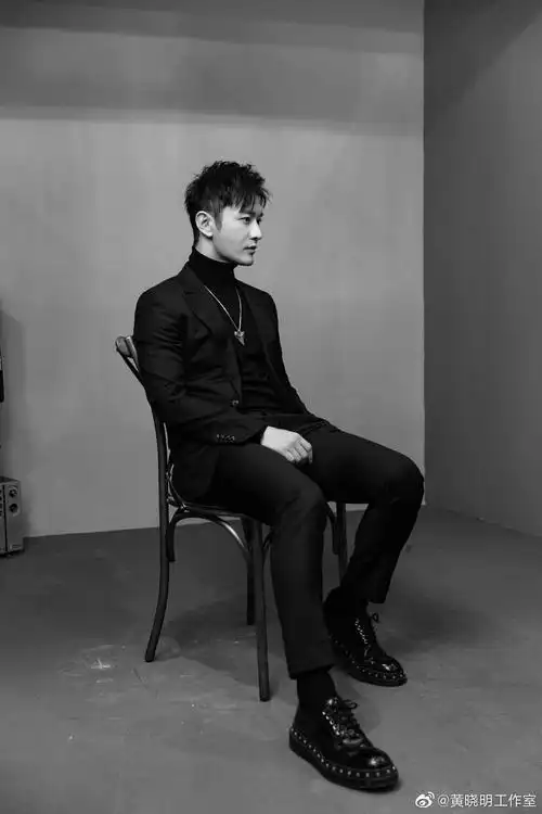 原创黄晓明变了从明学家变身世界一级端水大师卑微极了