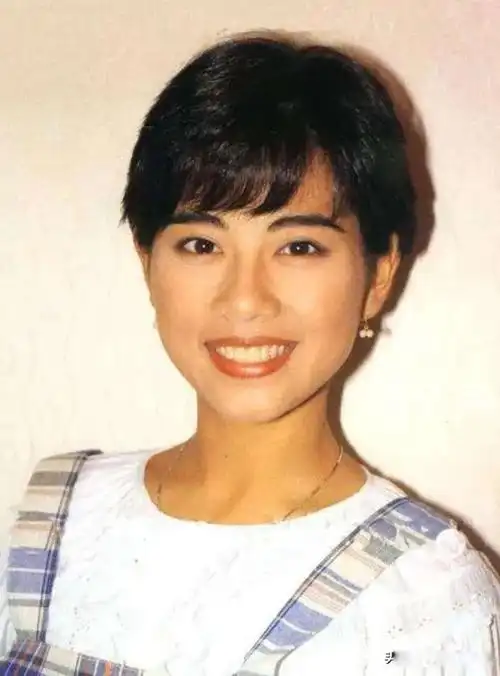 陈松伶个人资料简历照片为什么不能生育