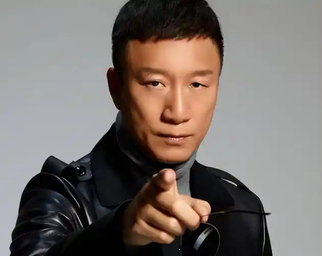 孙红雷:贫民窟的"霹雳舞王",25岁成为中戏旁听生,坎坷逆袭路