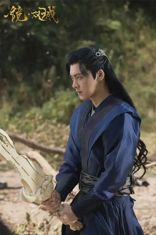 李易峰#李易峰镜双城苏摹#最新剧照"涅槃重生,高深"摹"测"海皇大人