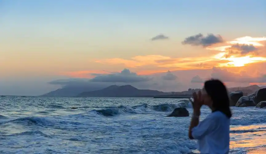 一个人孤独看海