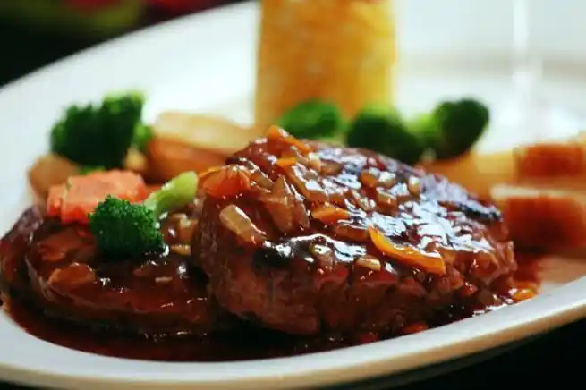 夏日温馨浪漫的法式红酒牛排