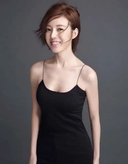 何美璇吊带睡衣诱惑性感写真,明星,美女,性感,美女明星,大陆女明星