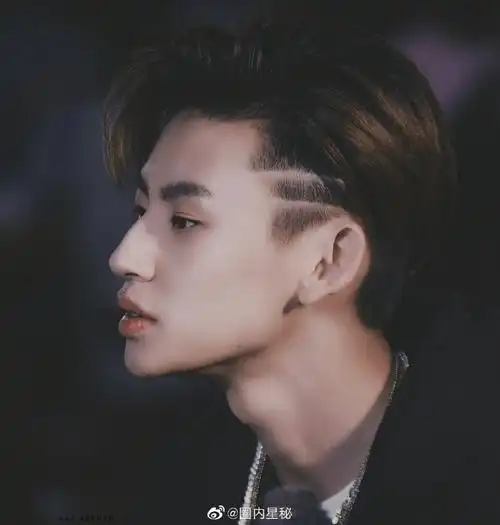 加上精致名品颜值 奶酷帅气又可爱满分@小鬼-王琳凯