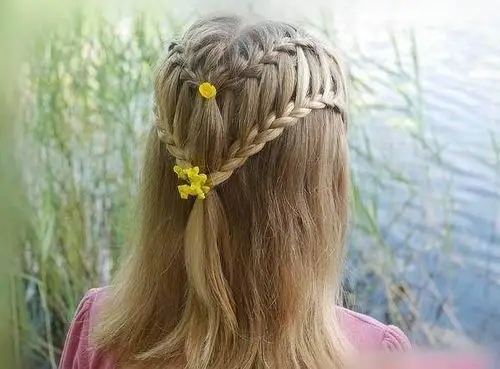 公主头 | 多股发绳编发简单操作的一款发型.