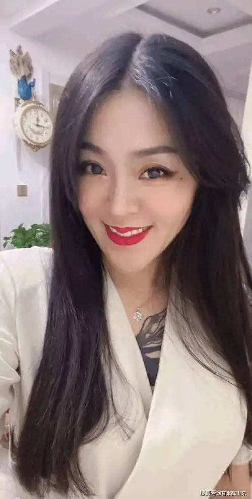 有人问她,明明是一个女的,为何叫亚男?是不是艺名?