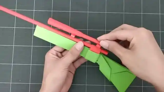 教你折纸好玩的awm玩具纸枪有了它就能在家里玩射击游戏啦
