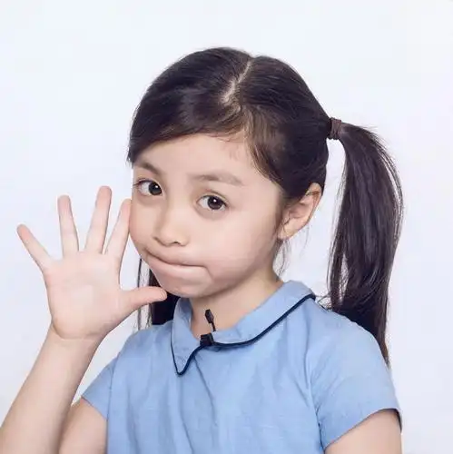 安淇尔双马尾卖萌头像