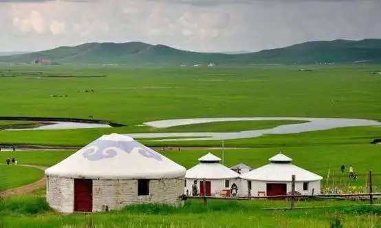 蒙古包不仅给蒙古族人民提供了一个非常舒适安全的居住场所,而且还给