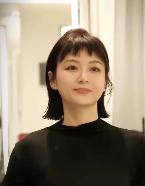 锯齿超短刘海#如何设计高级感短发 
#简单又好看的发型 #美发造