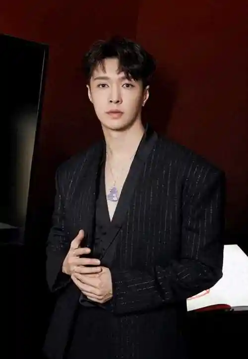 张艺兴或将接演新电影,饰演聋哑父亲?为女儿抚养权豁出去了!