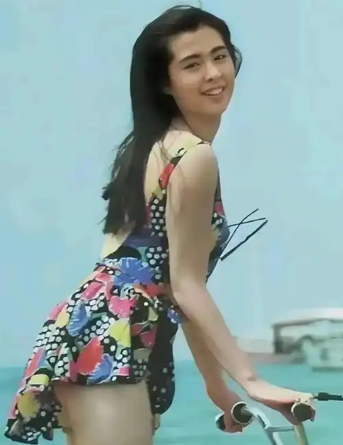 王祖贤香港小姐更是泳装盛宴.