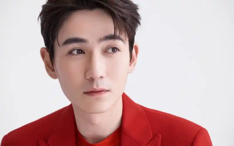 朱一龙魅力西装写真桌面壁纸_大陆明星_壁纸下载_美桌网