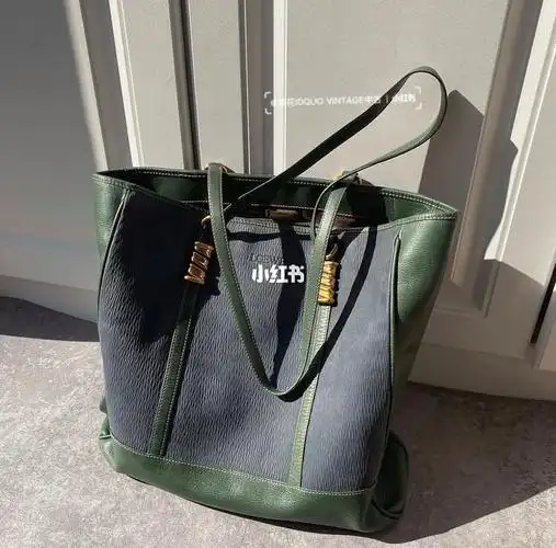 终于找到了心动的通勤托特包罗意威真有你的蛇骨系列托特太有型了实用