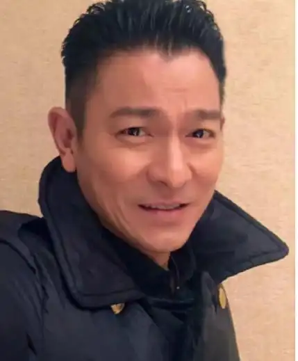 刘德华微博分享近期生活动态,晒自拍与网友互动,豪宅内景曝光!