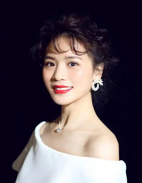 黄英图片黄英性感图片