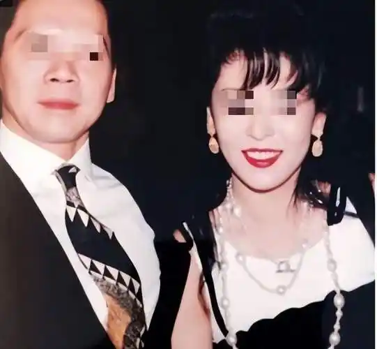 18岁被亲妈卖到舞厅,现今逆袭卖豪宅_向太_向华强_陈岚