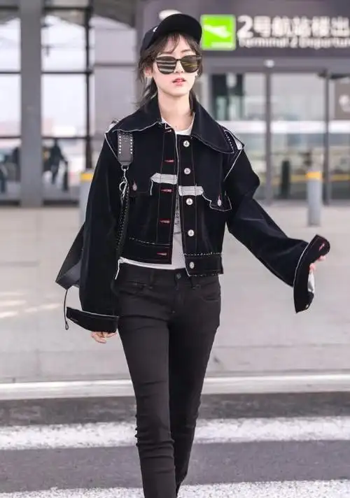 袁冰妍要夺走娱乐圈"腿精"称号?一身黑色造型穿出"竹竿腿"!