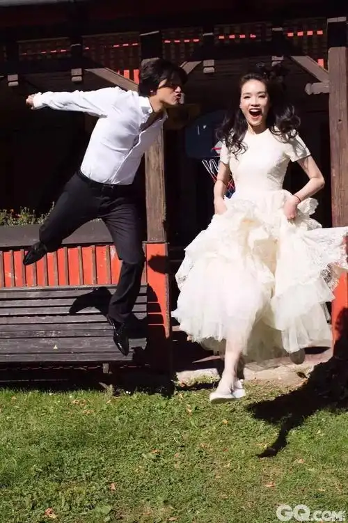 舒淇冯德伦甜蜜宣布结婚