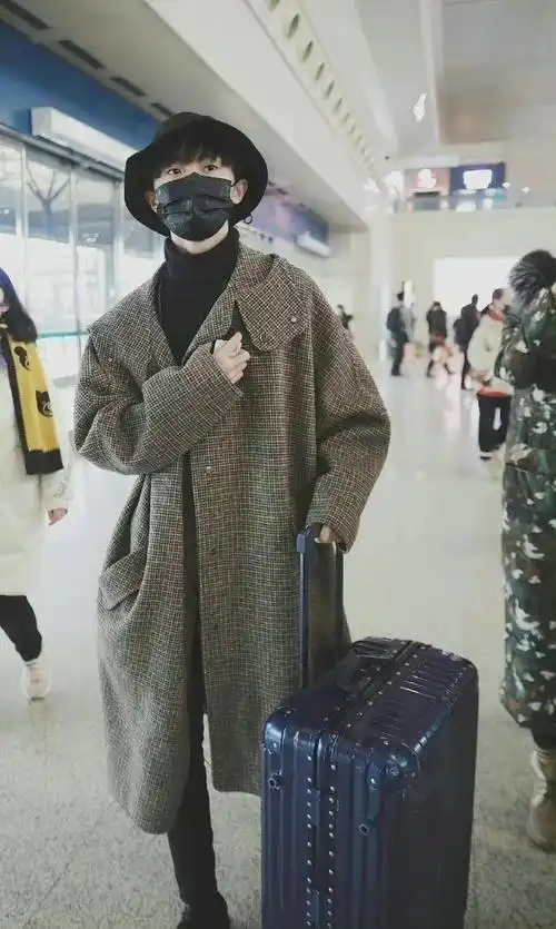 来和马嘉祺学穿搭好适合穿风衣和大衣!