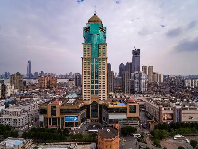 航拍武汉江汉路平安大厦