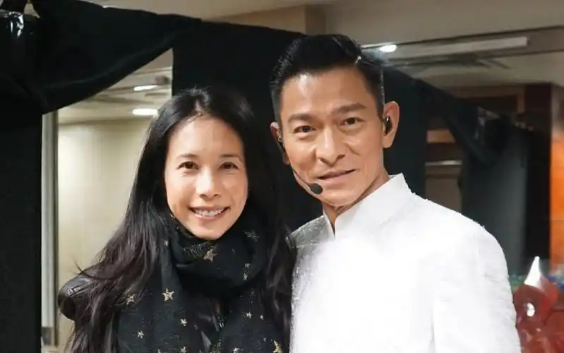 娱乐圈五大隐形富豪赵本山勉强排第五榜首备受众人尊