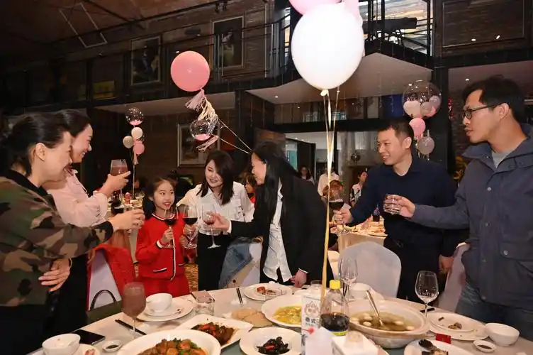 十岁"生日宴会" 随想曲