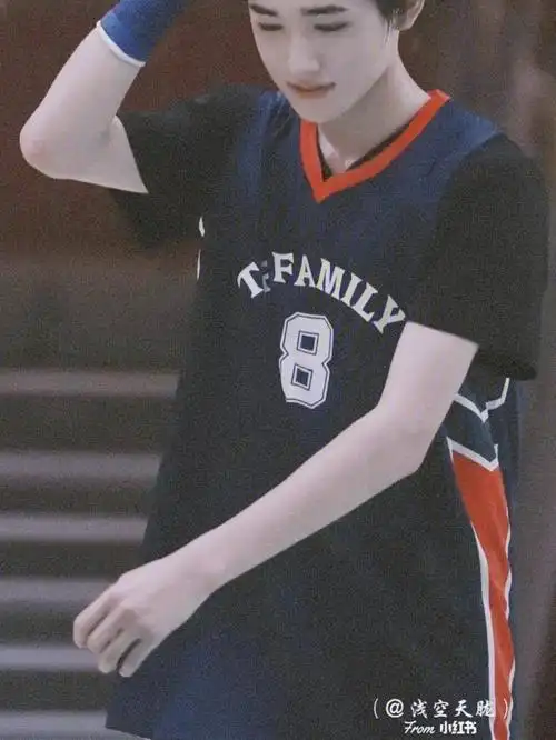 宋亚轩  小宋老师打篮球的时候帅帅哒!